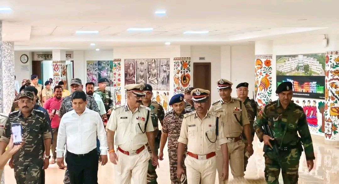 तीन नामी इनामी उग्रवादी ढेर, एके-47 समेत भारी मात्रा में हथियार बरामद