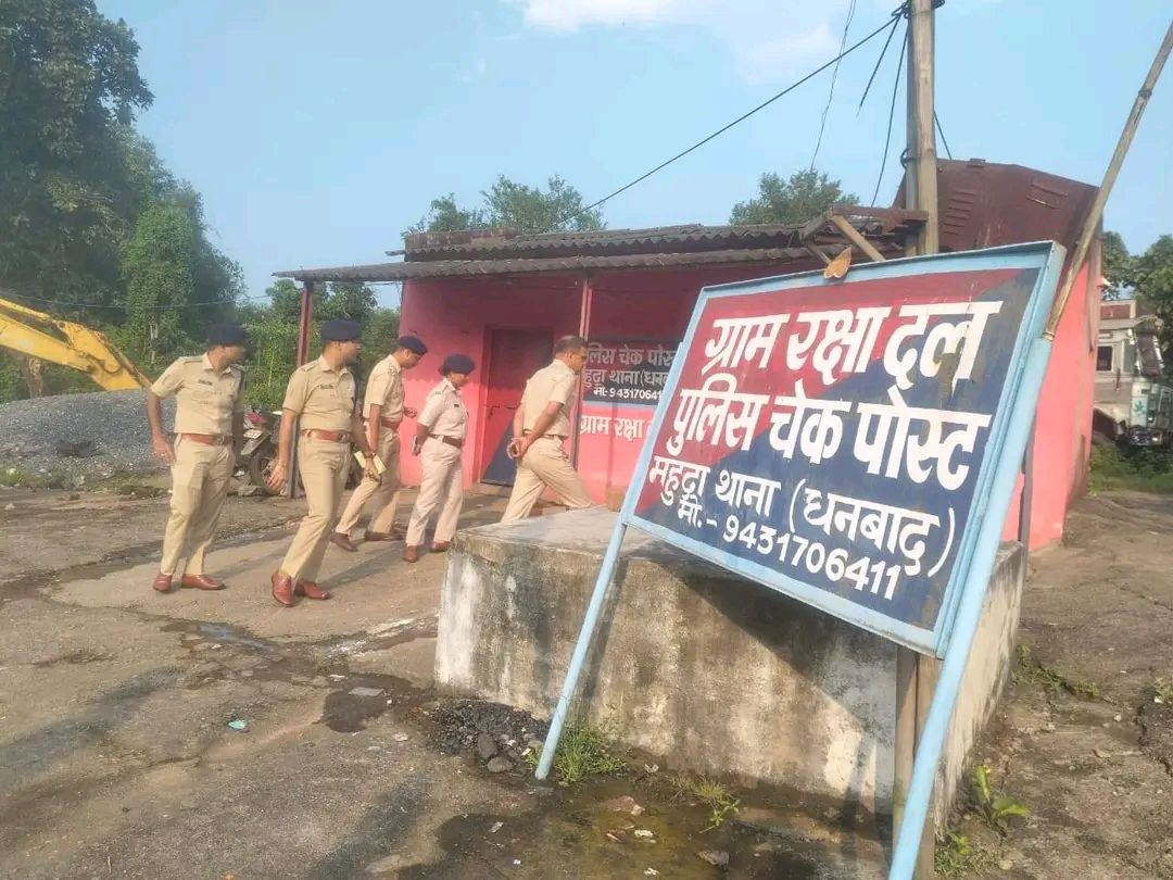 एसएसपी प्रभात कुमार ने किया महुदा चेक पोस्ट का औचक निरीक्षण, सुरक्षा व्यवस्था को और सुदृढ़ करने के दिए निर्देश