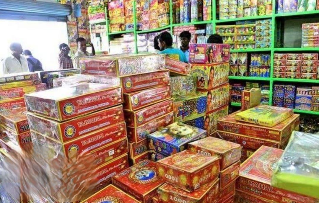 जिले के अब तक 50 पटाखा दुकानों को मिली अनुमति
